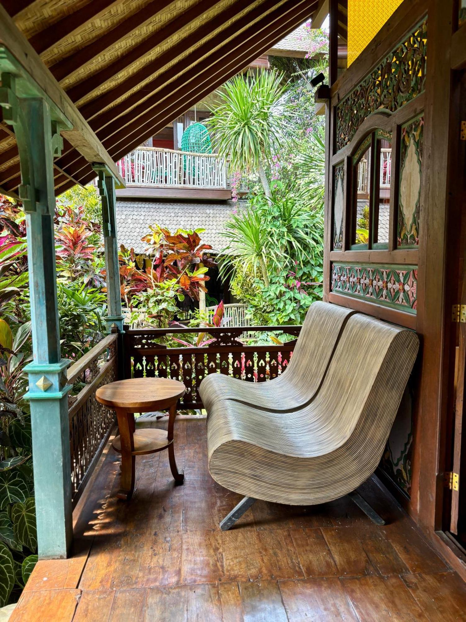 Bungalow Garden View