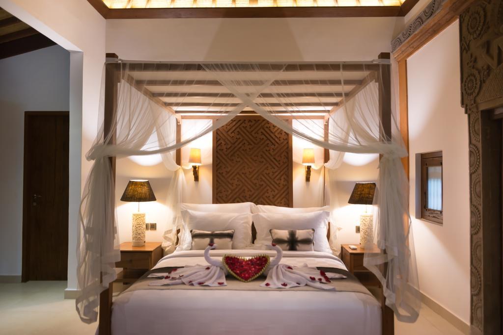 Honeymoon Suite,902401843:JPEG